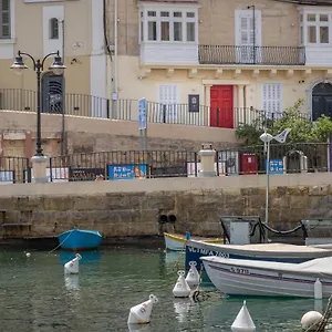 The Rose Auberge de jeunesse San Ġiljan